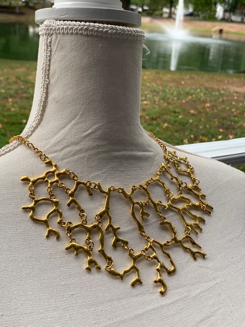 Trendy Chunky Necklace Statement Jewelry Designer Inspired Bold Fashion Piece - Picture 5 of 8